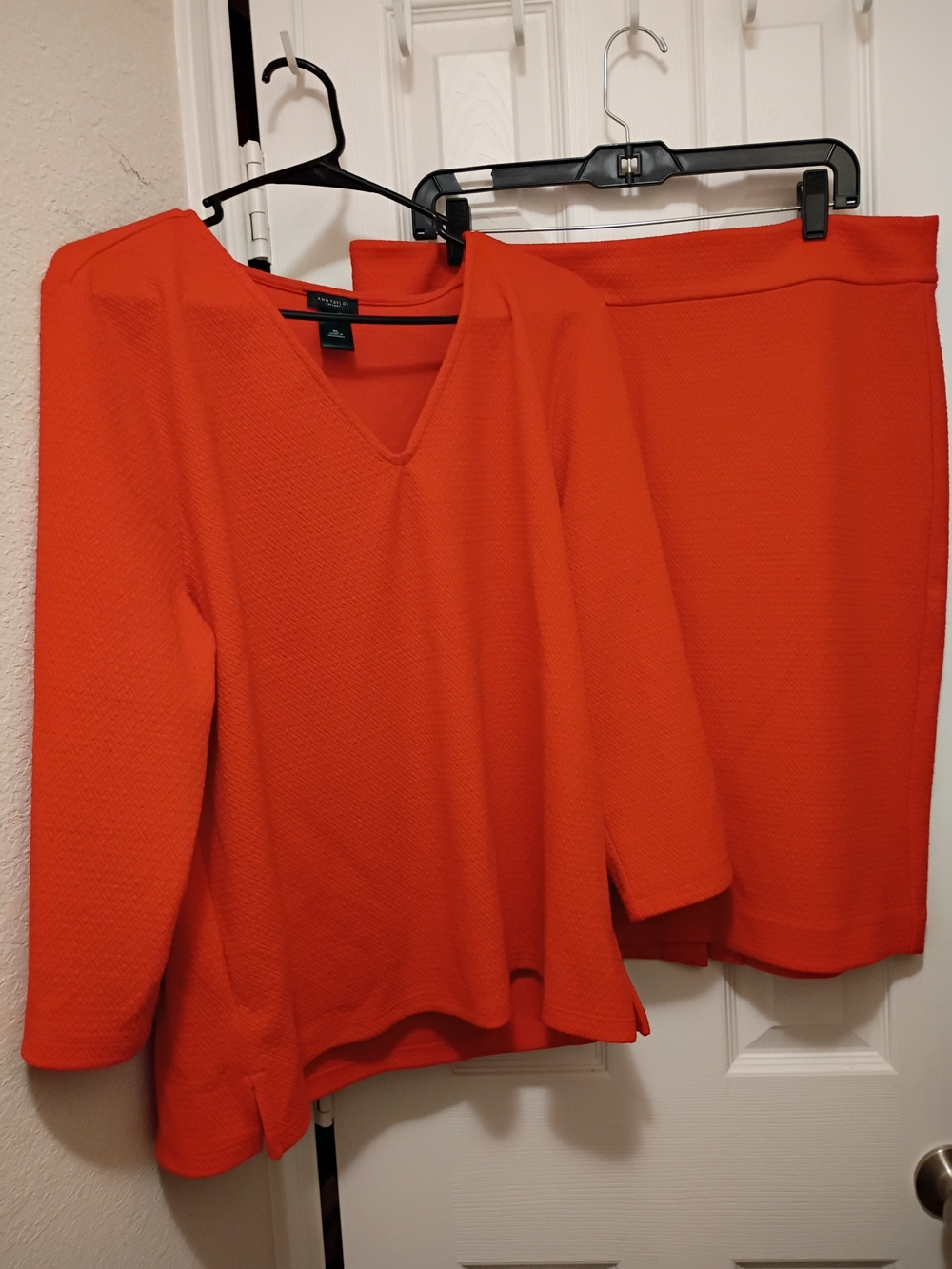 Ann Taylor Factory Red Orange Textured 3/4 Sleeve V Neck Top & Skirt Set XL/16